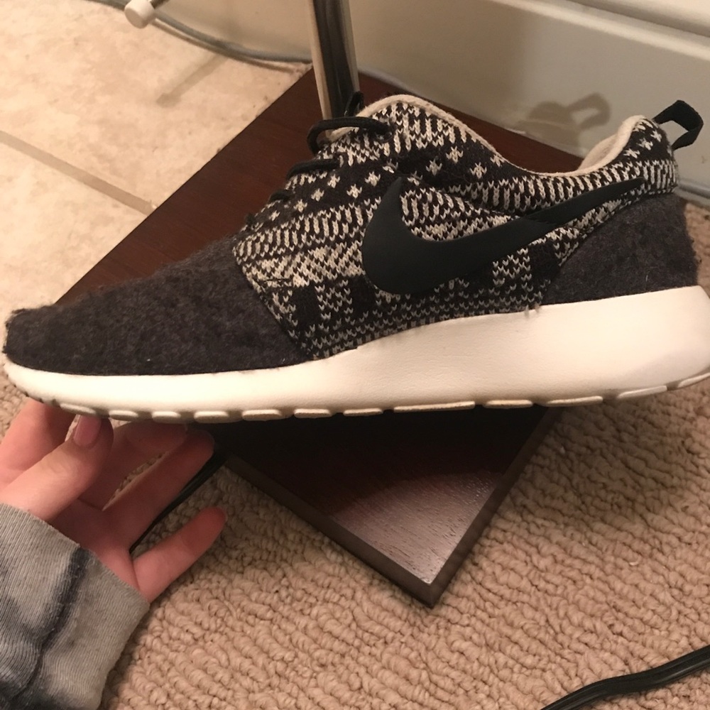 Nike Roshe “Holiday Sweater”